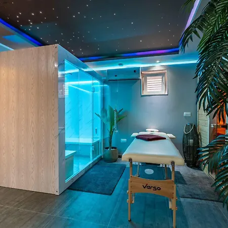 Apartment In I *